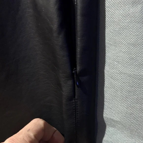 Venus W Sz 8 black faux leather pants NWOT never worn side zipper - Picture 6 of 10